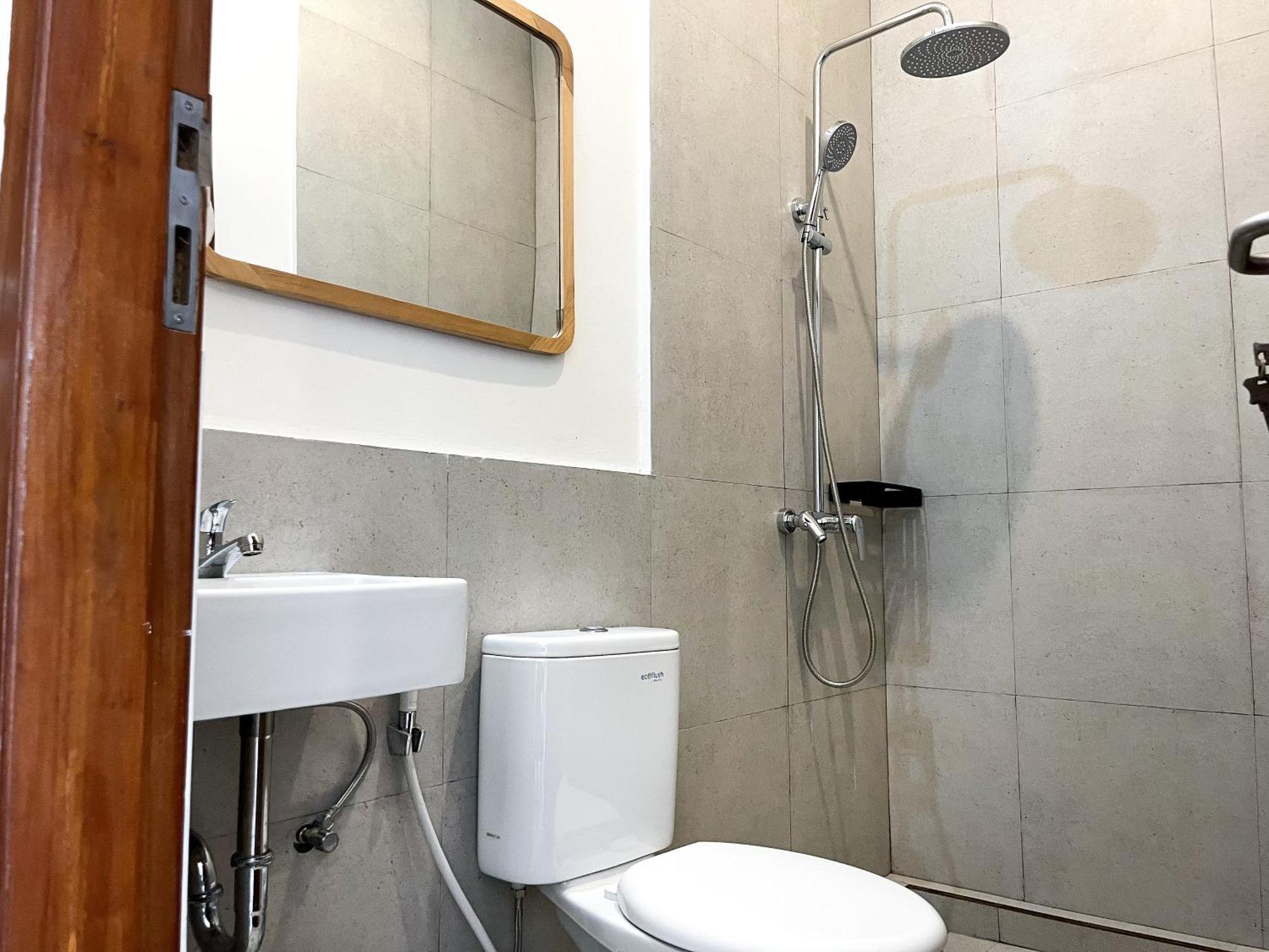 סמיניאק Adi Surya Guest House מראה חיצוני תמונה