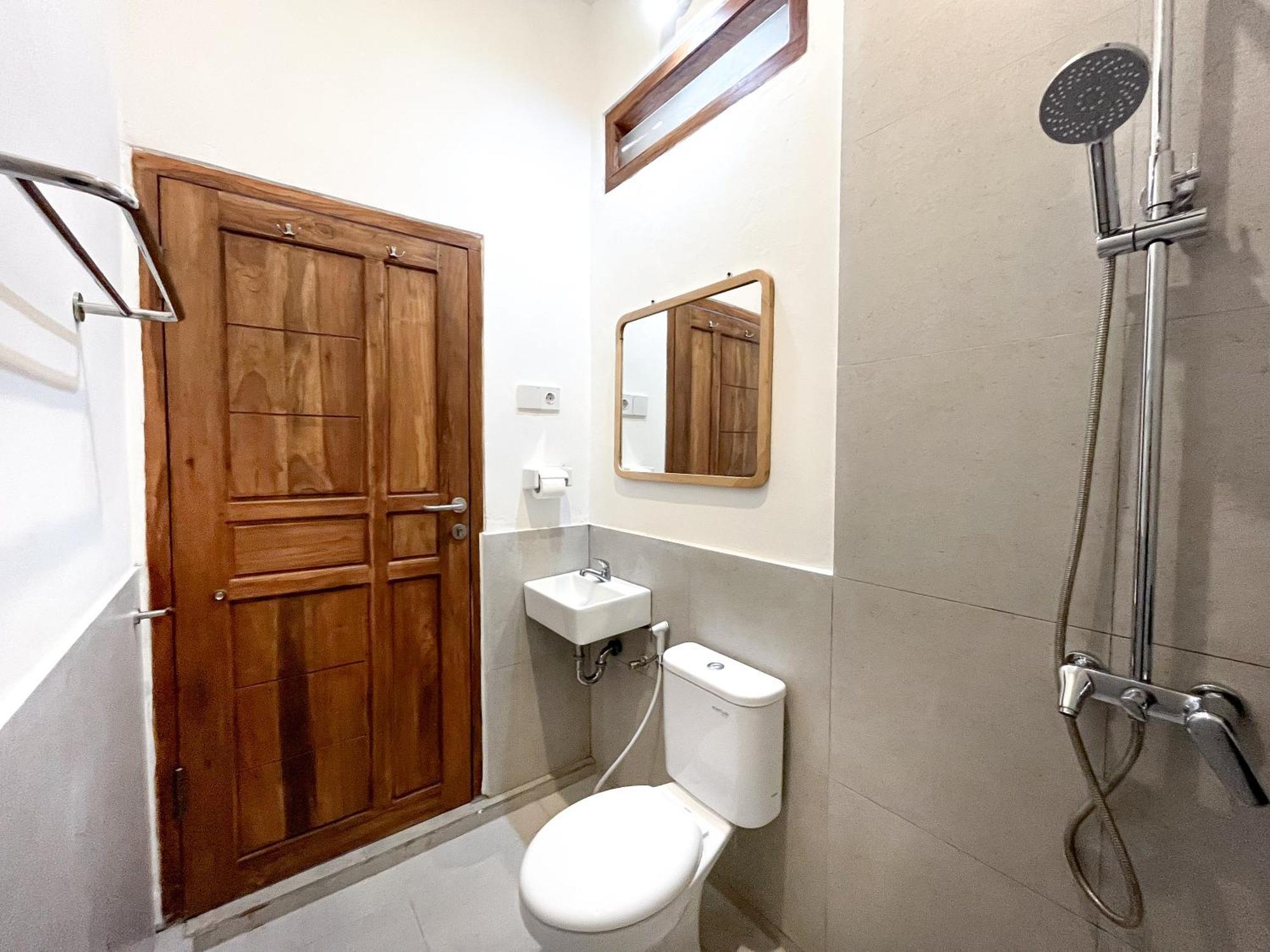 סמיניאק Adi Surya Guest House מראה חיצוני תמונה