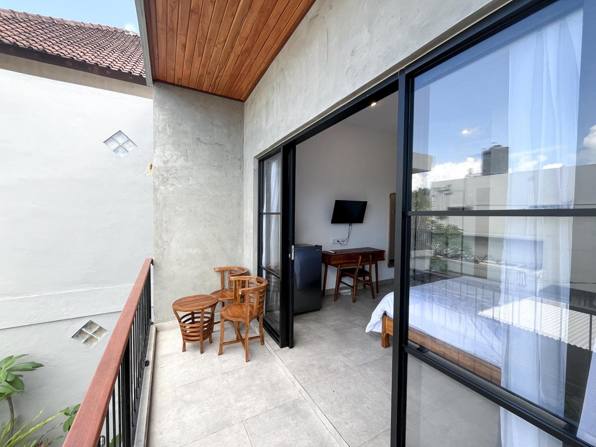 סמיניאק Adi Surya Guest House מראה חיצוני תמונה