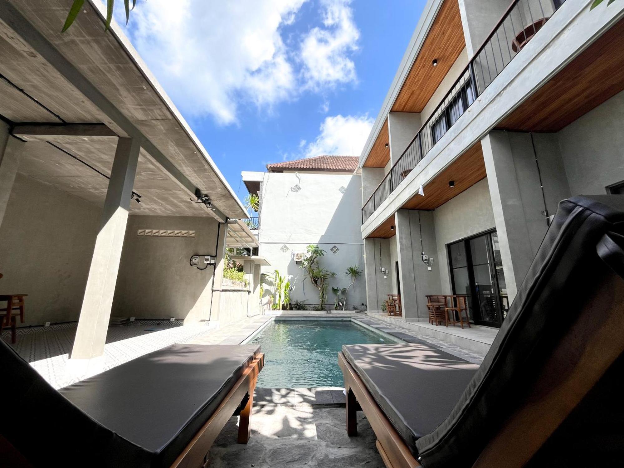 סמיניאק Adi Surya Guest House מראה חיצוני תמונה