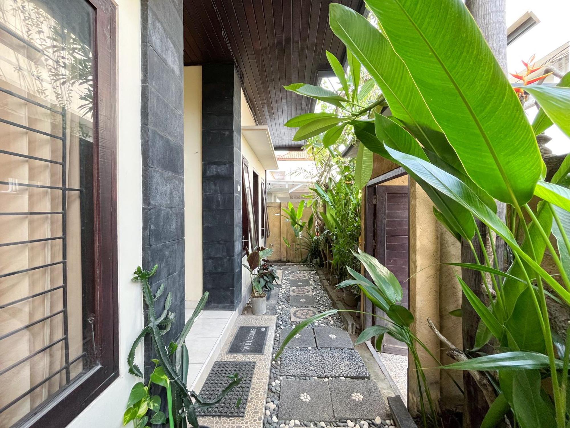 סמיניאק Adi Surya Guest House חדר תמונה