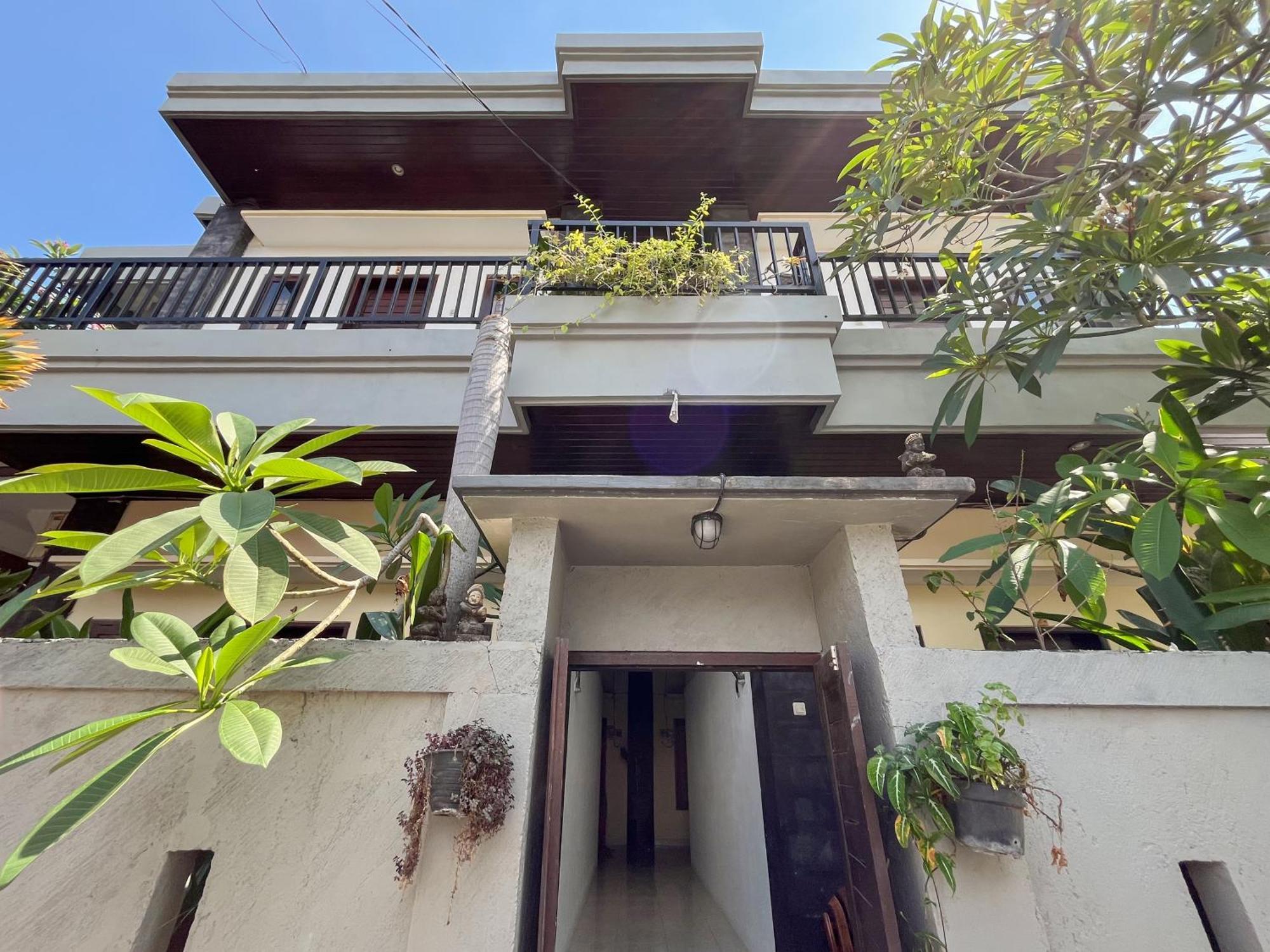 סמיניאק Adi Surya Guest House מראה חיצוני תמונה