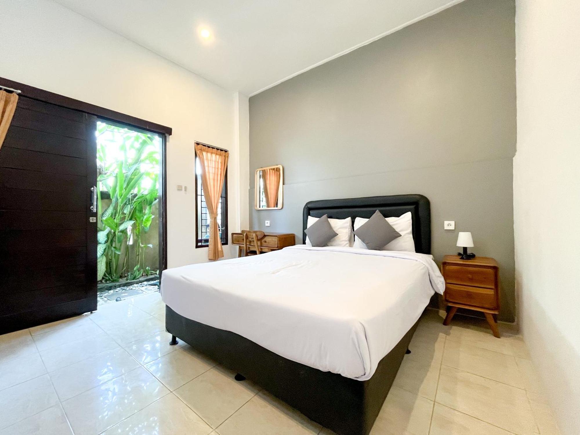 סמיניאק Adi Surya Guest House מראה חיצוני תמונה