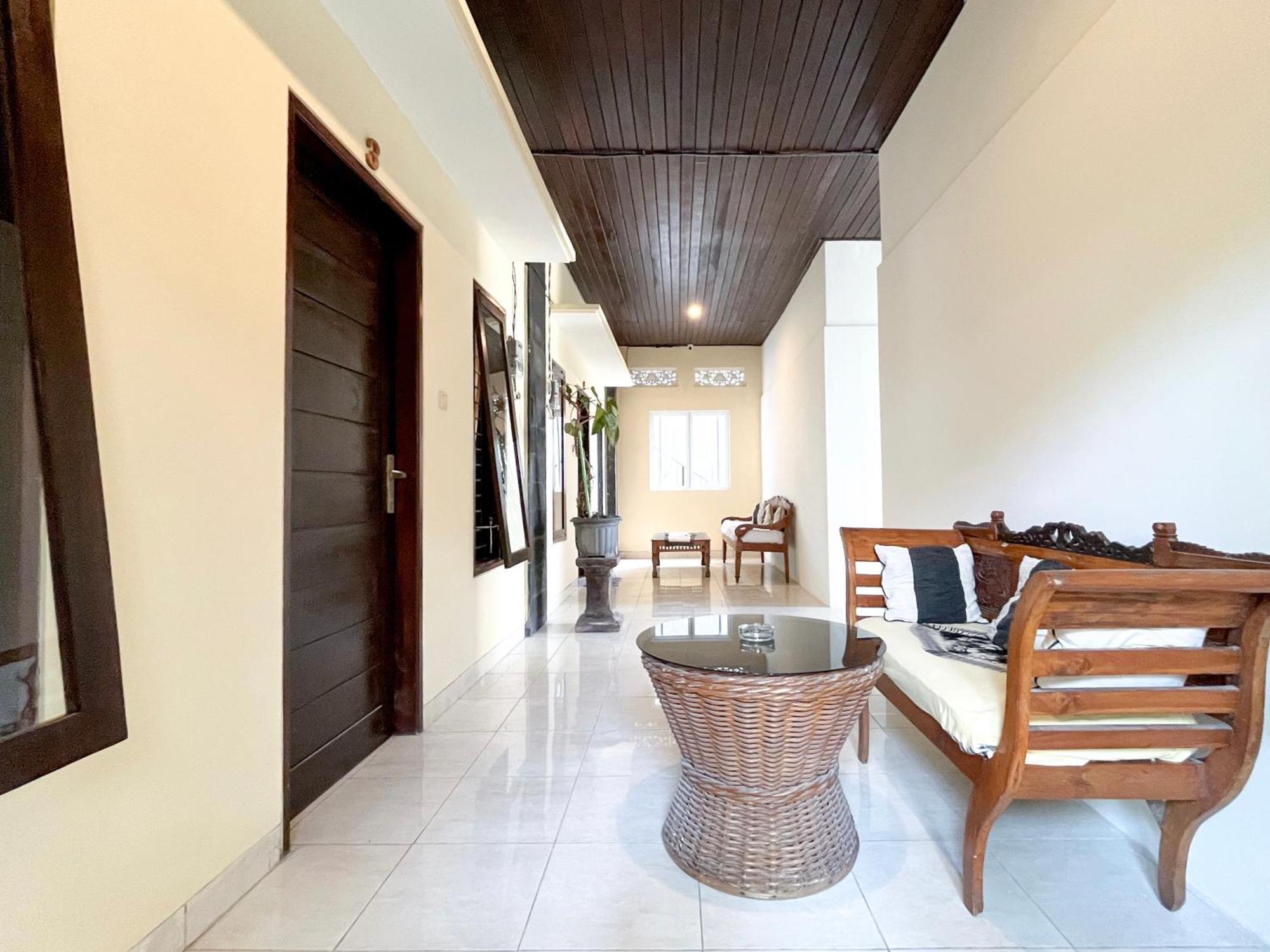 סמיניאק Adi Surya Guest House מראה חיצוני תמונה